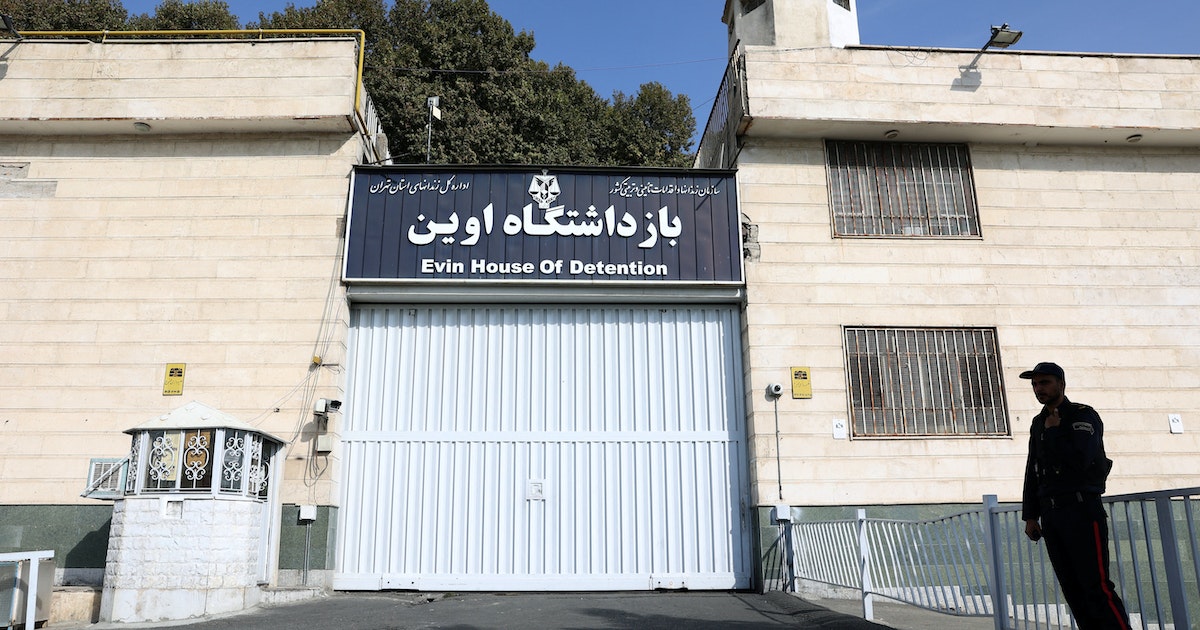 إسرائيل تقصف سجن إيفين الإيراني.. وساعر يعلق: "تحيا الحرية"